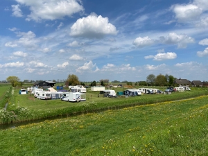 Ruimte en uitzicht op minicamping De Speeltol in Drongelen